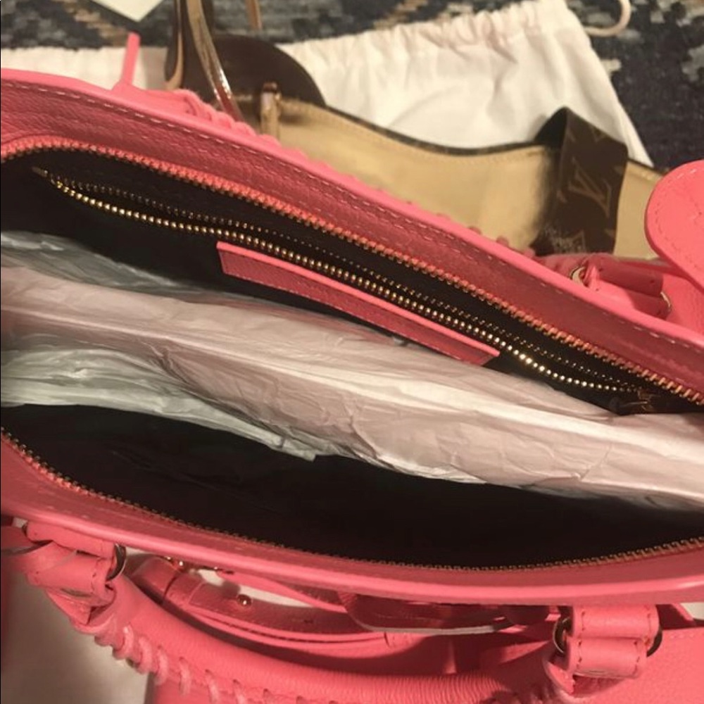 BRAND NEW CLASSIC BALENCIAGA MEDIUM HANDBAG - Picture 2 of 3